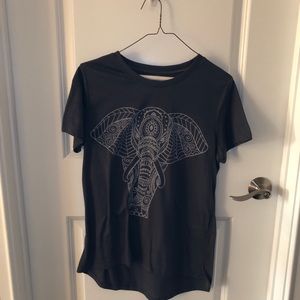 Gray short sleeve tee shirt with elephant
